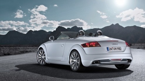Verrassing. Na de Audi A3 clubsport quattro presenteert Audi een verder ontwikkelde versie van de TT clubsport quattro. Net als de TT clubsport quattro uit 2007 belooft het weer een sportauto pur sang