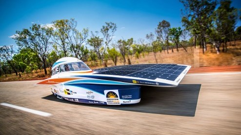 Het Delftse Nuon Solar Team is dit jaar de winnaar van de World Solar Challenge in Australi. De Nederlandse zonnewagen Nuna 7 reed als eerste de finish over buiten de stad Adelaide.
