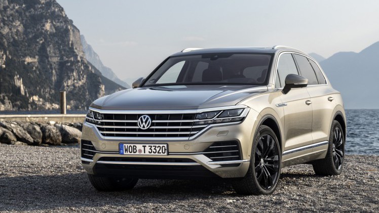 Volkswagen maakt de nieuwe Touareg met vierwielbesturing extra wendbaar en stabiel.