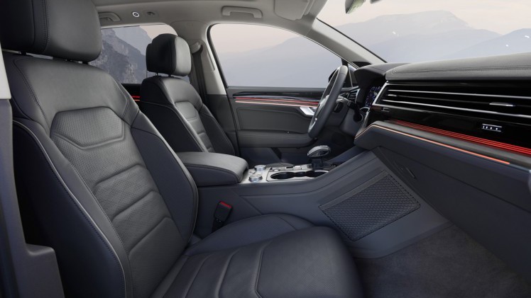 Volkswagen maakt de nieuwe Touareg met vierwielbesturing extra wendbaar en stabiel.