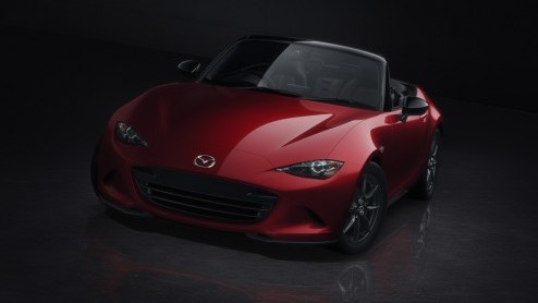 Dit is hem dan, de vierde generatie MX-5. Tijdens een nachtelijk evenement in Barcelona trok Mazda eindelijk het doek van de nieuwe roadster.