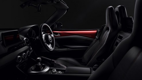 Dit is hem dan, de vierde generatie MX-5. Tijdens een nachtelijk evenement in Barcelona trok Mazda eindelijk het doek van de nieuwe roadster.