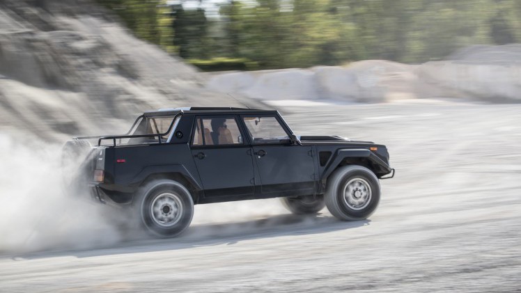 In het zicht van de lancering van de Lamborghini Urus SUV restaureerde de historieafdeling van het merk een LM 002.