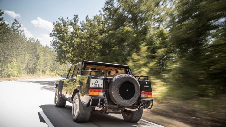 In het zicht van de lancering van de Lamborghini Urus SUV restaureerde de historieafdeling van het merk een LM 002.