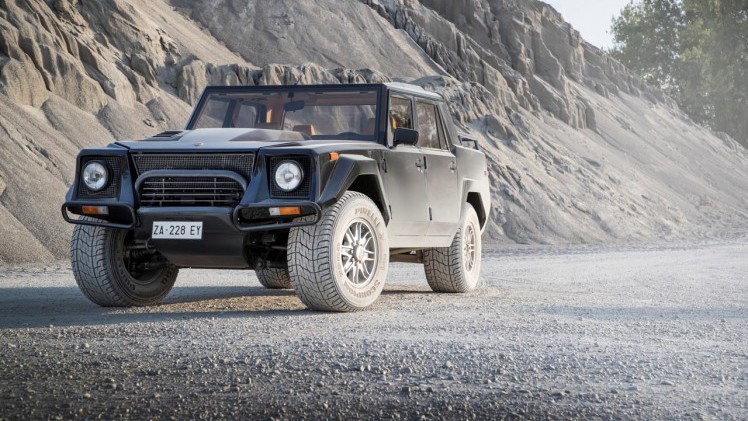 In het zicht van de lancering van de Lamborghini Urus SUV restaureerde de historieafdeling van het merk een LM 002.