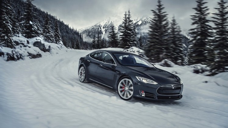 Autotest Tesla Model S P85D met 700 pk, de snelste vierdeursauto in serieproductie, inclusief vierwielaandrijving.