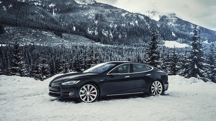 Autotest Tesla Model S P85D met 700 pk, de snelste vierdeursauto in serieproductie, inclusief vierwielaandrijving.