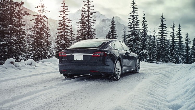 Autotest Tesla Model S P85D met 700 pk, de snelste vierdeursauto in serieproductie, inclusief vierwielaandrijving.
