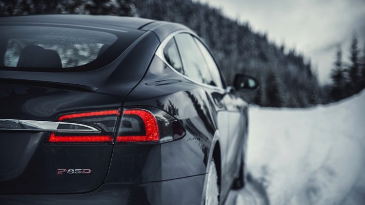 Autotest Tesla Model S P85D met 700 pk, de snelste vierdeursauto in serieproductie, inclusief vierwielaandrijving.