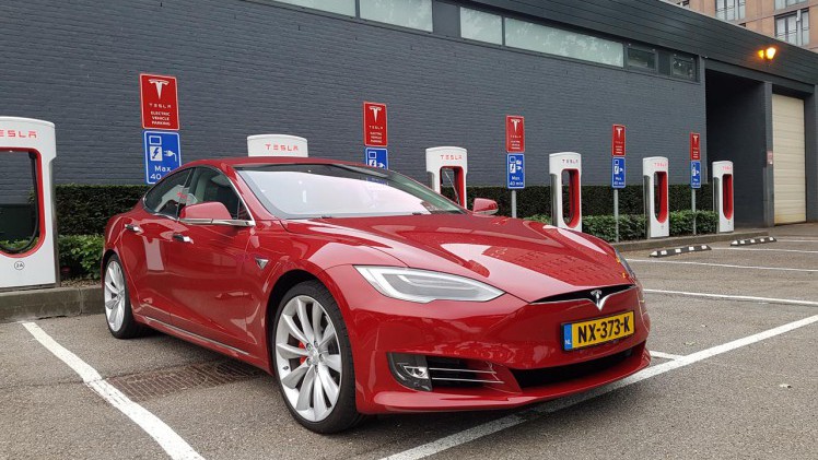 Tesla heeft de Model S de afgelopen jaren constant een upgrade gegeven, waardoor rijden met de nieuwste uitvoering weer een andere sensatie is, zeker als P100D Ludicrous.