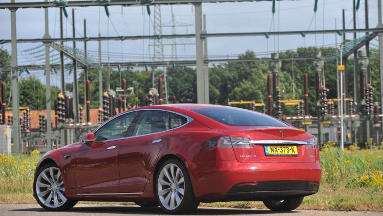 Tesla heeft de Model S de afgelopen jaren constant een upgrade gegeven, waardoor rijden met de nieuwste uitvoering weer een andere sensatie is, zeker als P100D Ludicrous.