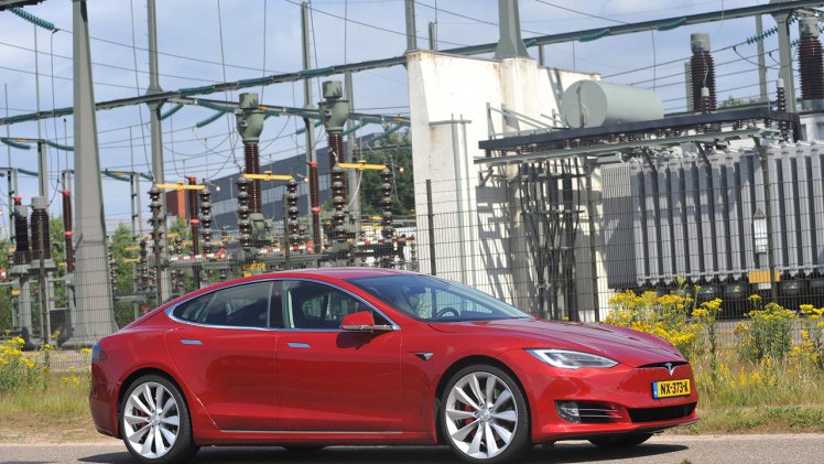 Tesla heeft de Model S de afgelopen jaren constant een upgrade gegeven, waardoor rijden met de nieuwste uitvoering weer een andere sensatie is, zeker als P100D Ludicrous.
