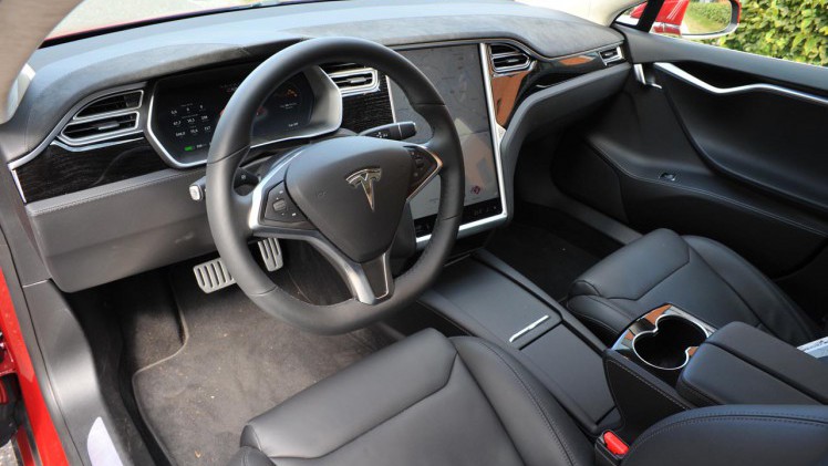 Tesla heeft de Model S de afgelopen jaren constant een upgrade gegeven, waardoor rijden met de nieuwste uitvoering weer een andere sensatie is, zeker als P100D Ludicrous.