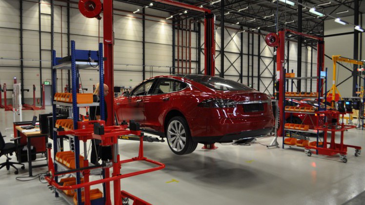 Tesla opent tweede assemblagevestiging in Tilburg. Het nieuwe complex bevat ook een testbaan.