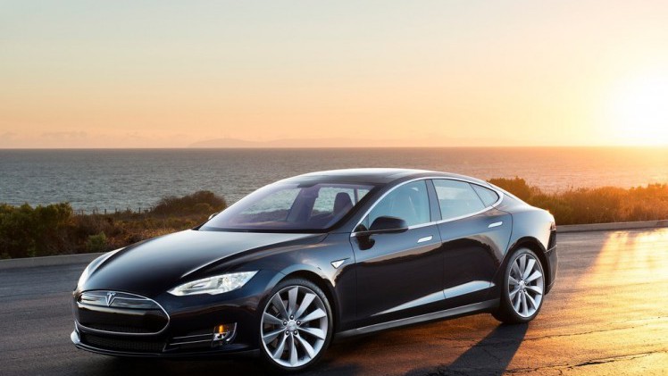 Het relatief nieuwe instapmodel van de Tesla Model S slaat niet echt aan, dus besluit het merk met de uitvoering te stoppen. Toch nog een bestellen? Je hebt nog een maand.