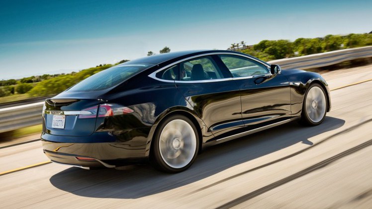 Het relatief nieuwe instapmodel van de Tesla Model S slaat niet echt aan, dus besluit het merk met de uitvoering te stoppen. Toch nog een bestellen? Je hebt nog een maand.