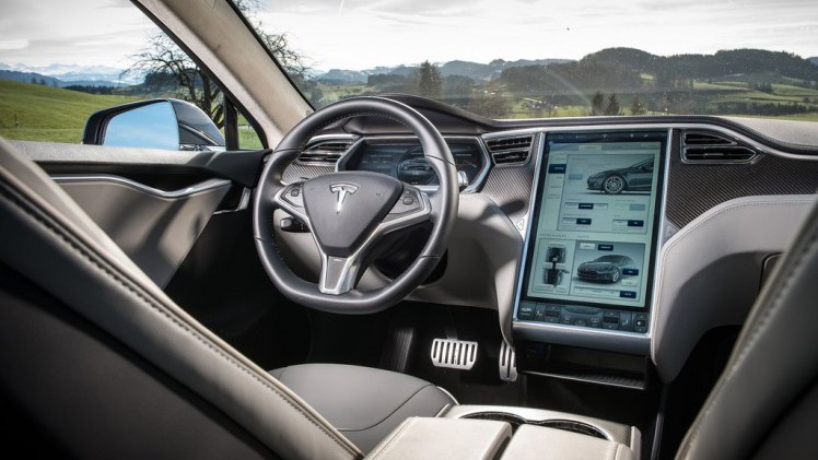 Het relatief nieuwe instapmodel van de Tesla Model S slaat niet echt aan, dus besluit het merk met de uitvoering te stoppen. Toch nog een bestellen? Je hebt nog een maand.