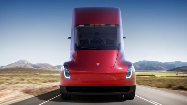 Tesla heeft eindelijk zijn elektrische vrachtwagen laten zien.