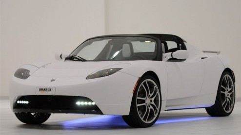 We kennen tuner BRABUS van opgeleukte smarts en Mercedessen. Echter, ook met een Tesla Roadster weten ze wel raad. Deze elektrisch aangedreven roadster wordt eveneens naar wens in BRABUS stijl uitgevo