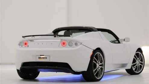 We kennen tuner BRABUS van opgeleukte smarts en Mercedessen. Echter, ook met een Tesla Roadster weten ze wel raad. Deze elektrisch aangedreven roadster wordt eveneens naar wens in BRABUS stijl uitgevo