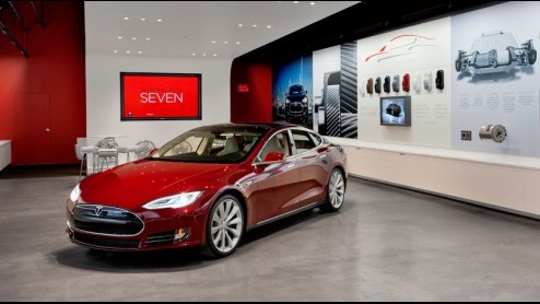 Tesla-topman Elon Musk ziet graag een wereld vol elektrische autos. De firma geeft daarom zijn patenten vrij, zodat ook andere autofabrikanten gebruik kunnen maken van de Tesla-techniek.