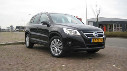 Met de Tiguan geeft Volkswagen hun antwoord op de gevestigde orde in het midi-SUV segment. Hoewel de Japanners en Koreanen al diverse modellen in de markt hebben gezet, loopt Volkswagen nog wel voor o