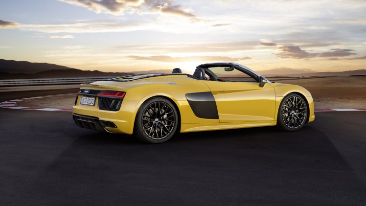 Audi onthult de R8 V10 Spyder op de New York Auto Show 2016. In september komt de dakloze R8 naar Nederland.