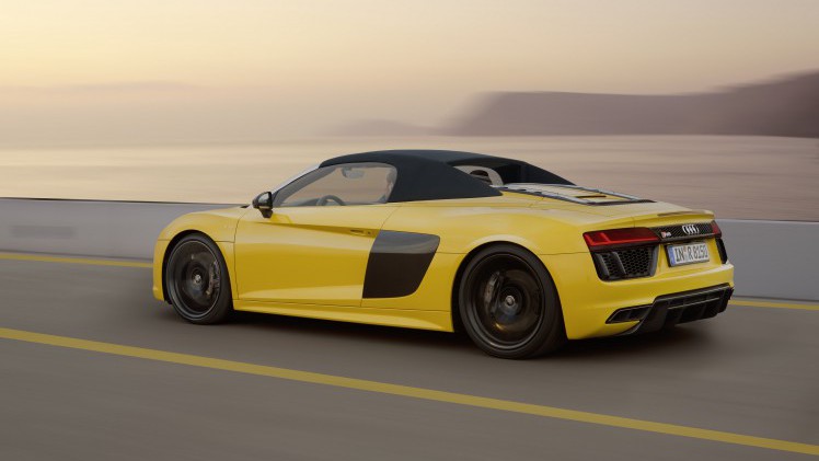 Audi onthult de R8 V10 Spyder op de New York Auto Show 2016. In september komt de dakloze R8 naar Nederland.