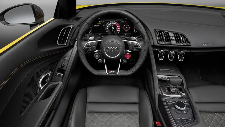 Audi onthult de R8 V10 Spyder op de New York Auto Show 2016. In september komt de dakloze R8 naar Nederland.