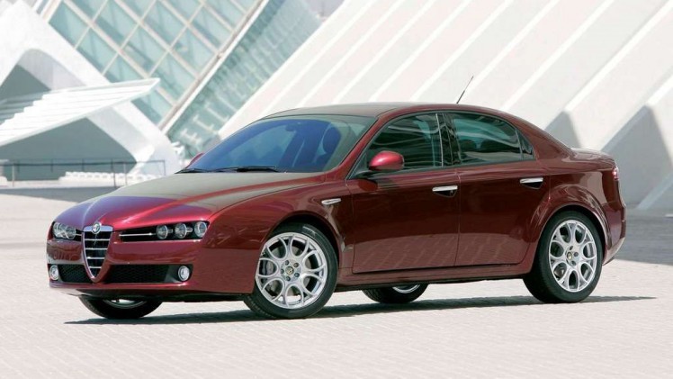 De huidige Alfa Romeo Giulia Quadrifoglio kennen we inmiddels, maar hoe zat het ook al weer met de voorgangers daarvan? Tijd voor een historisch overzichtje!