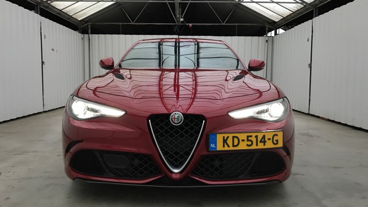 De huidige Alfa Romeo Giulia Quadrifoglio kennen we inmiddels, maar hoe zat het ook al weer met de voorgangers daarvan? Tijd voor een historisch overzichtje!