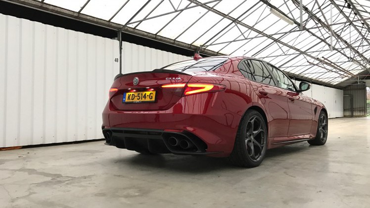 De huidige Alfa Romeo Giulia Quadrifoglio kennen we inmiddels, maar hoe zat het ook al weer met de voorgangers daarvan? Tijd voor een historisch overzichtje!