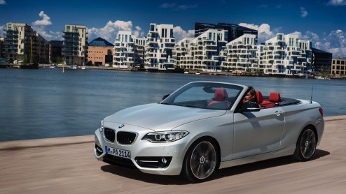 BMW heeft de prijs van de 2 Serie Cabriolet bekendgemaakt. Waar de 1 Serie Cabriolet, zijn voorganger, nog ruim onder de 40 mille bleef, moet voor de open 2 Serie toch echt dieper in de buidel worden.