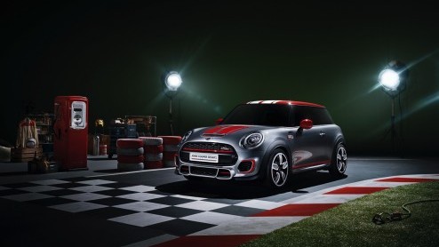 Nieuwe Mini John Cooper Works onderweg naar North American International Auto Show 2014 in Detroit.
