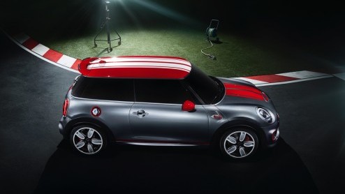 Nieuwe Mini John Cooper Works onderweg naar North American International Auto Show 2014 in Detroit.