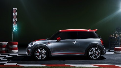 Nieuwe Mini John Cooper Works onderweg naar North American International Auto Show 2014 in Detroit.
