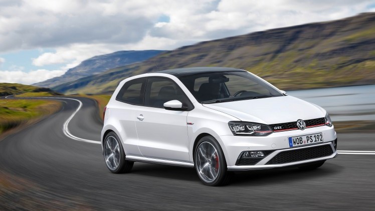 Vernieuwde Volkswagen Polo GTI met 1.8 TSI nu verkrijgbaar met DSG-7 of handgeschakelde zesbak. Prijzen beginnen bij 25.490 euro.