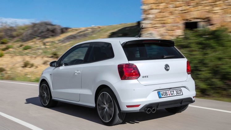 Vernieuwde Volkswagen Polo GTI met 1.8 TSI nu verkrijgbaar met DSG-7 of handgeschakelde zesbak. Prijzen beginnen bij 25.490 euro.