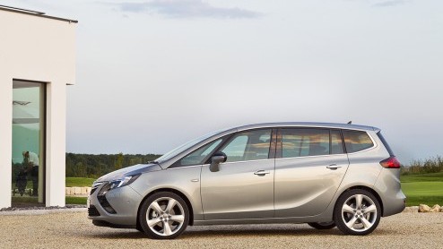 Opel heeft de nieuwe topversie van de Zafira Tourer in de prijslijst opgenomen.