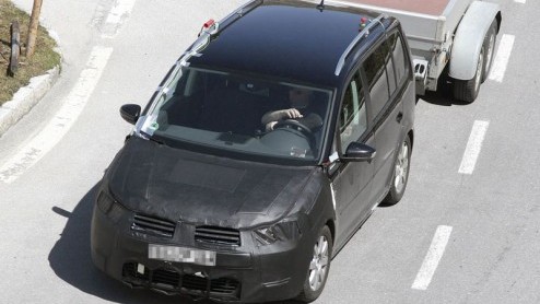 De jaren voor de Volkswagen Touran beginnen te tellen. Deze Duitse ruimtelijke blokkendoos is sinds 2003 op de markt en raakt ondanks een facelift toch wat op leeftijd. Volkswagen is hier zich natuurl