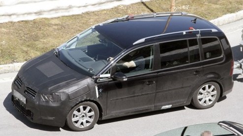 De jaren voor de Volkswagen Touran beginnen te tellen. Deze Duitse ruimtelijke blokkendoos is sinds 2003 op de markt en raakt ondanks een facelift toch wat op leeftijd. Volkswagen is hier zich natuurl
