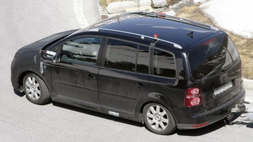 De jaren voor de Volkswagen Touran beginnen te tellen. Deze Duitse ruimtelijke blokkendoos is sinds 2003 op de markt en raakt ondanks een facelift toch wat op leeftijd. Volkswagen is hier zich natuurl