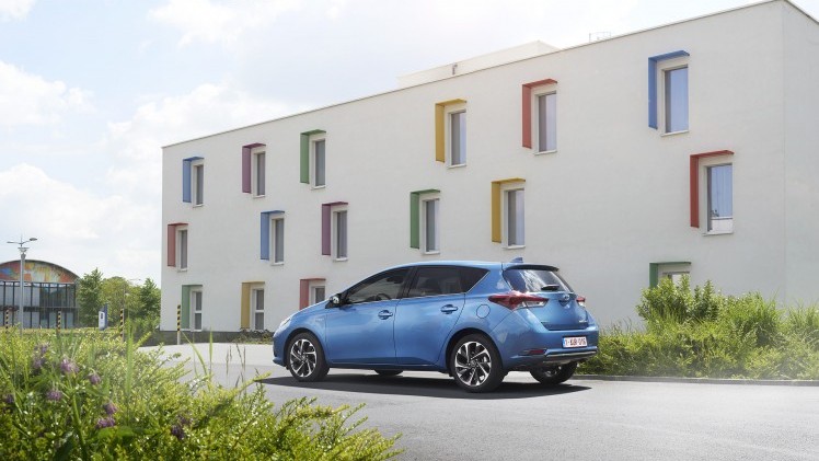 Autotest vernieuwde Toyota Auris, het faceliftmodel heeft meer verfijning en blijft in 2015 zeer interessant voor zakelijk rijders dankzij 14% bijtelling.