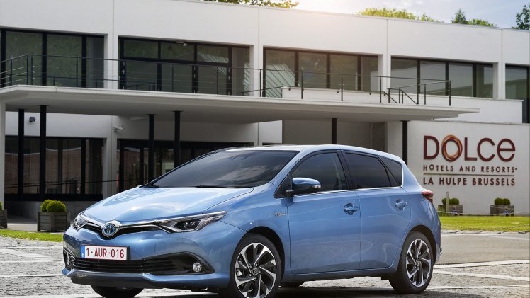 Autotest vernieuwde Toyota Auris, het faceliftmodel heeft meer verfijning en blijft in 2015 zeer interessant voor zakelijk rijders dankzij 14% bijtelling.
