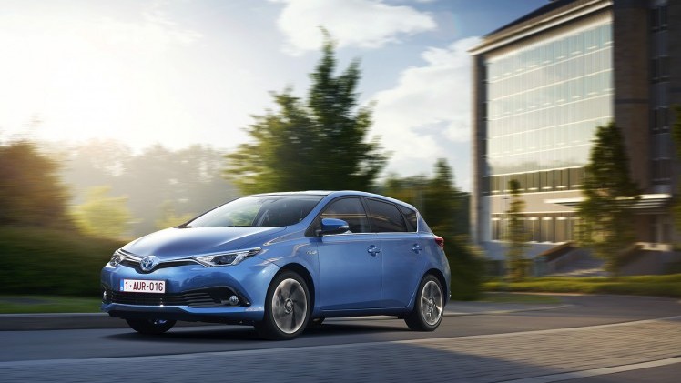 Autotest vernieuwde Toyota Auris, het faceliftmodel heeft meer verfijning en blijft in 2015 zeer interessant voor zakelijk rijders dankzij 14% bijtelling.