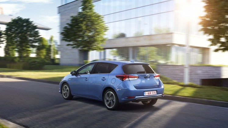 Autotest vernieuwde Toyota Auris, het faceliftmodel heeft meer verfijning en blijft in 2015 zeer interessant voor zakelijk rijders dankzij 14% bijtelling.