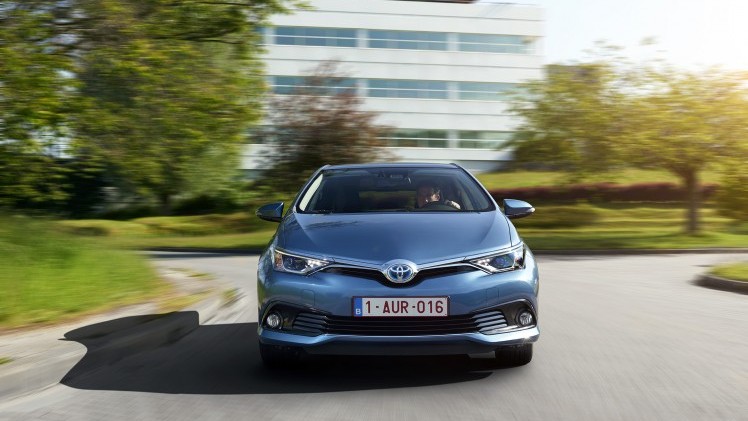 Autotest vernieuwde Toyota Auris, het faceliftmodel heeft meer verfijning en blijft in 2015 zeer interessant voor zakelijk rijders dankzij 14% bijtelling.
