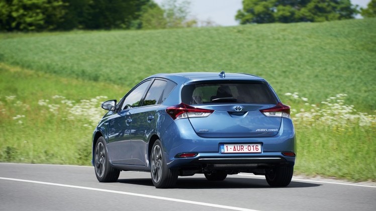 Autotest vernieuwde Toyota Auris, het faceliftmodel heeft meer verfijning en blijft in 2015 zeer interessant voor zakelijk rijders dankzij 14% bijtelling.