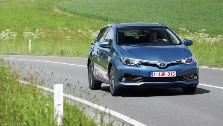 Autotest vernieuwde Toyota Auris, het faceliftmodel heeft meer verfijning en blijft in 2015 zeer interessant voor zakelijk rijders dankzij 14% bijtelling.