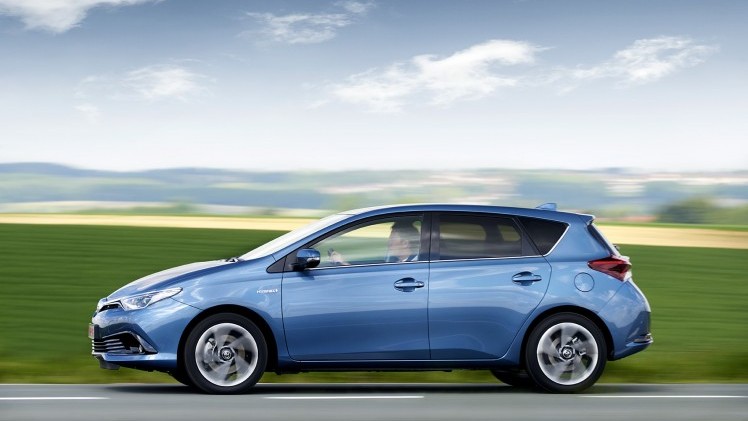 Autotest vernieuwde Toyota Auris, het faceliftmodel heeft meer verfijning en blijft in 2015 zeer interessant voor zakelijk rijders dankzij 14% bijtelling.